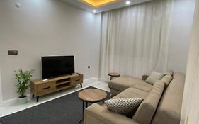 Antalya Havalimanina Yakin Havuzlu 1+1 Lux Daire